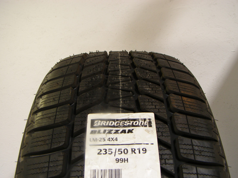 Bridgestone LM-25 gumiabroncs