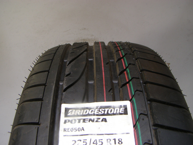 Bridgestone RE050A RFT gumiabroncs