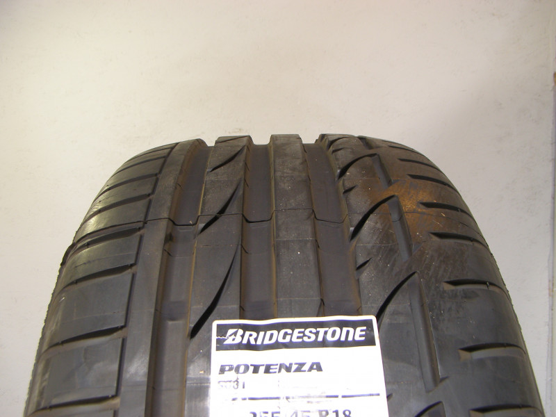 Bridgestone S001 gumiabroncs