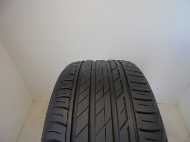 Bridgestone T001 gumiabroncs