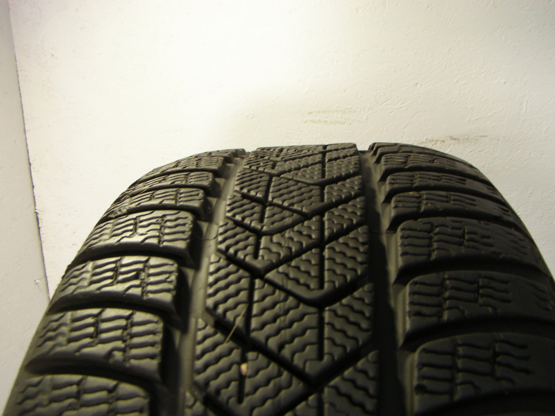 Pirelli Sottozero 3 RFT gumiabroncs