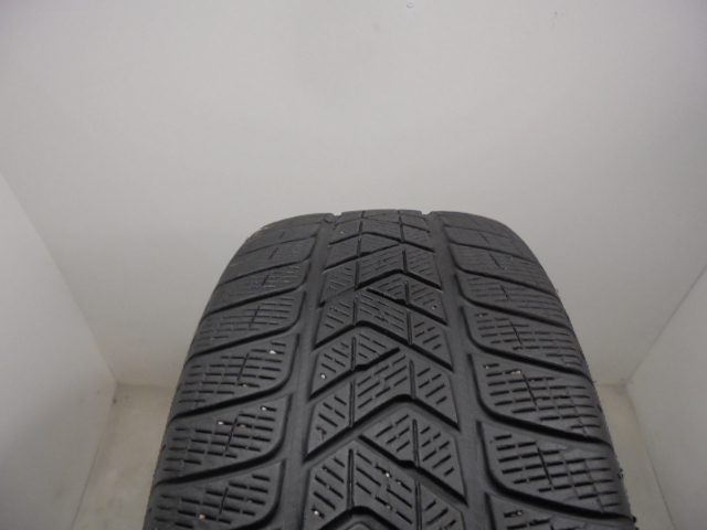 Pirelli Scorpion Winter gumiabroncs