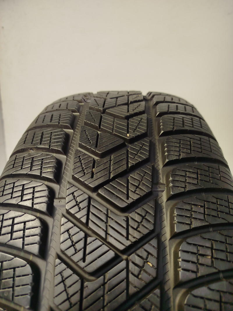 Pirelli Scorpion Winter gumiabroncs