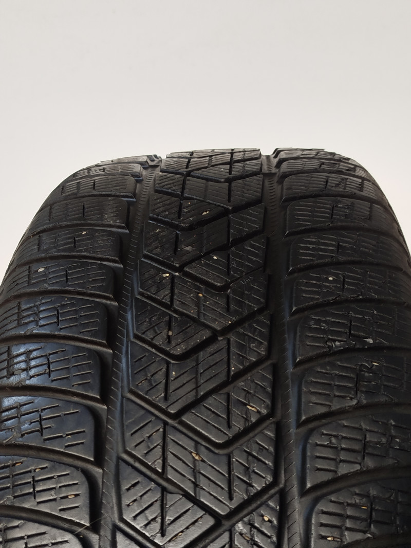 Pirelli Scorpion Winter gumiabroncs