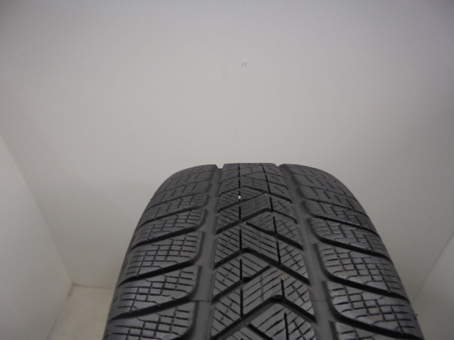 Pirelli Scorpion Winter gumiabroncs